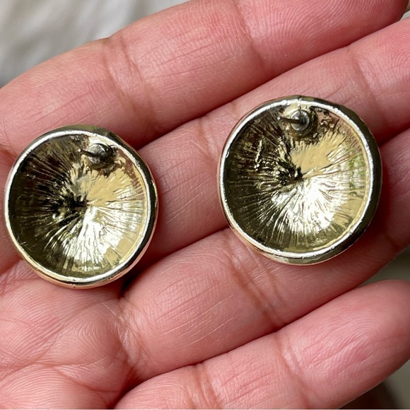 Vintage | Gold Cream Enamel Nautical Anchor Pierced Earrings - Picture 3 of 7